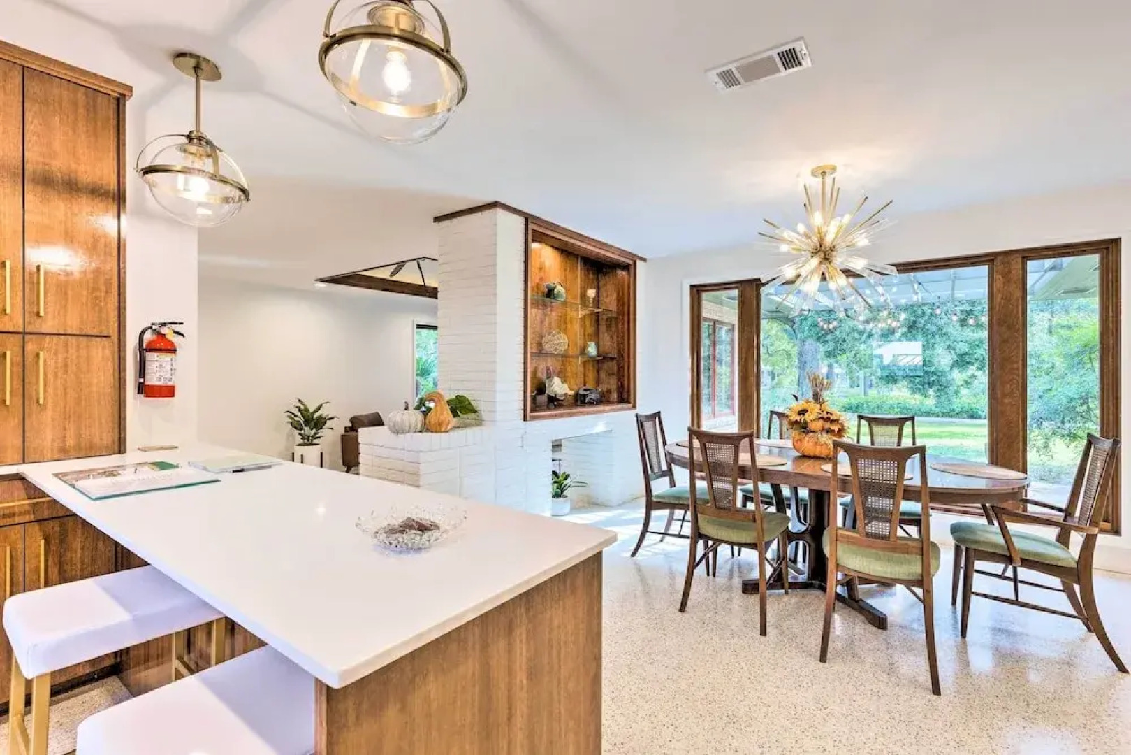 Mid-century Dream Home < Half-mile to Beach!