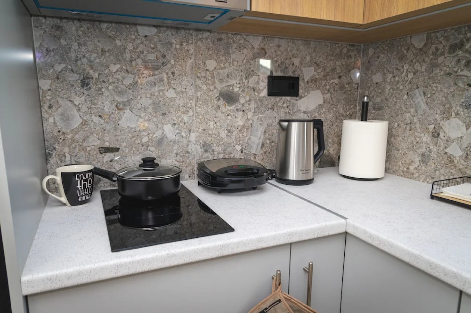 RAFKON Luxury Apartments - Myrina