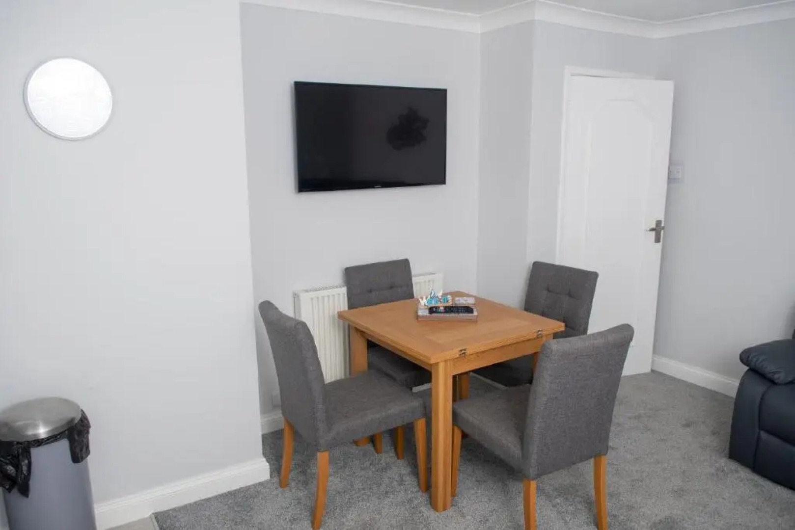 Esplanade Court Apartments With Seasonal Swimming Pool