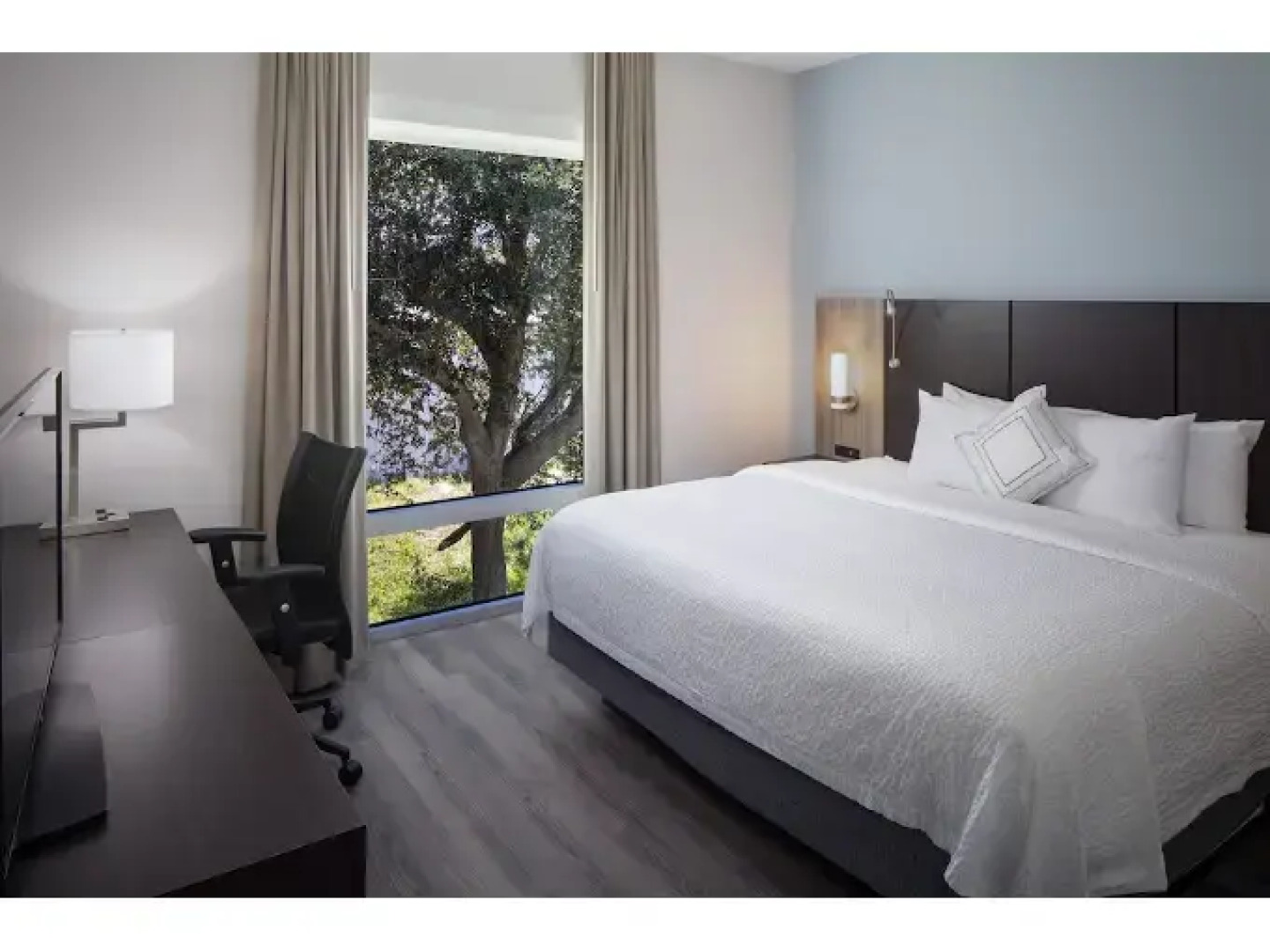 Star Suites By Riverside Theatre