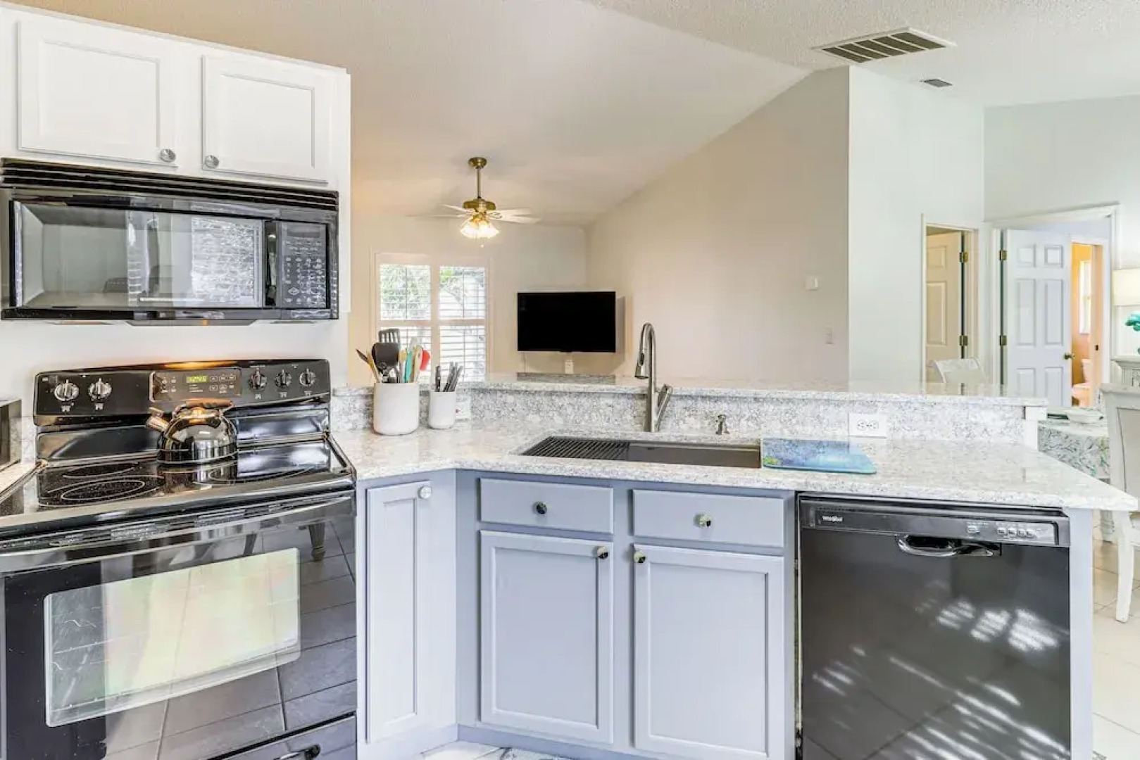 Private Yard & Screened Patio: Sunny Sebastian Gem