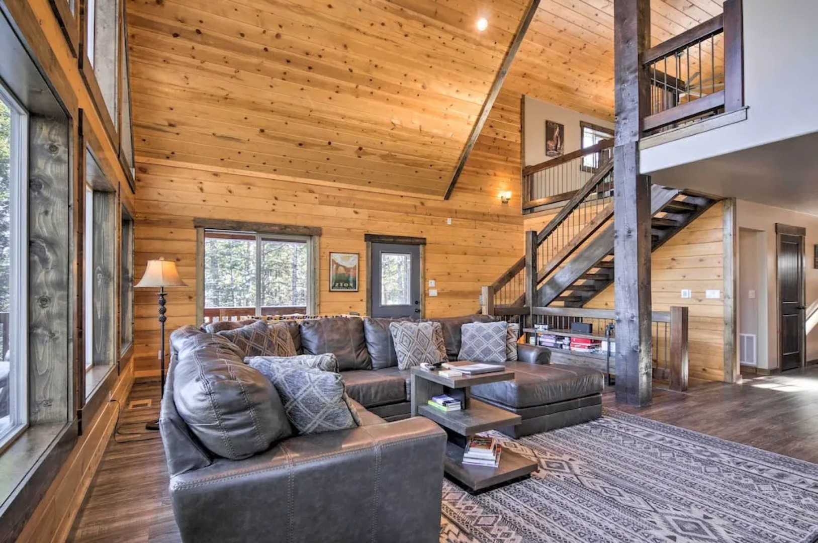 'longview Lodge' w/ Furnished Deck & Fire Pit!