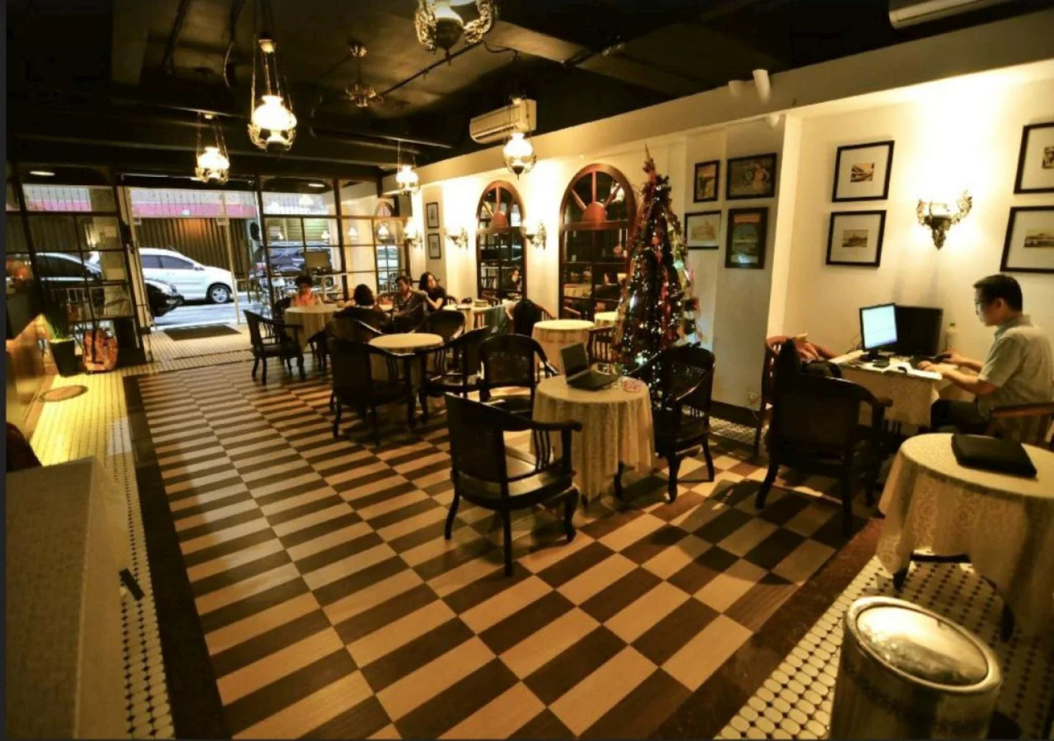 Capsule Hostel Old Batavia