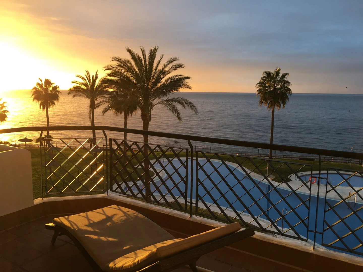 Mi Capricho Beachfront Apartment - Sitio de Calahonda
