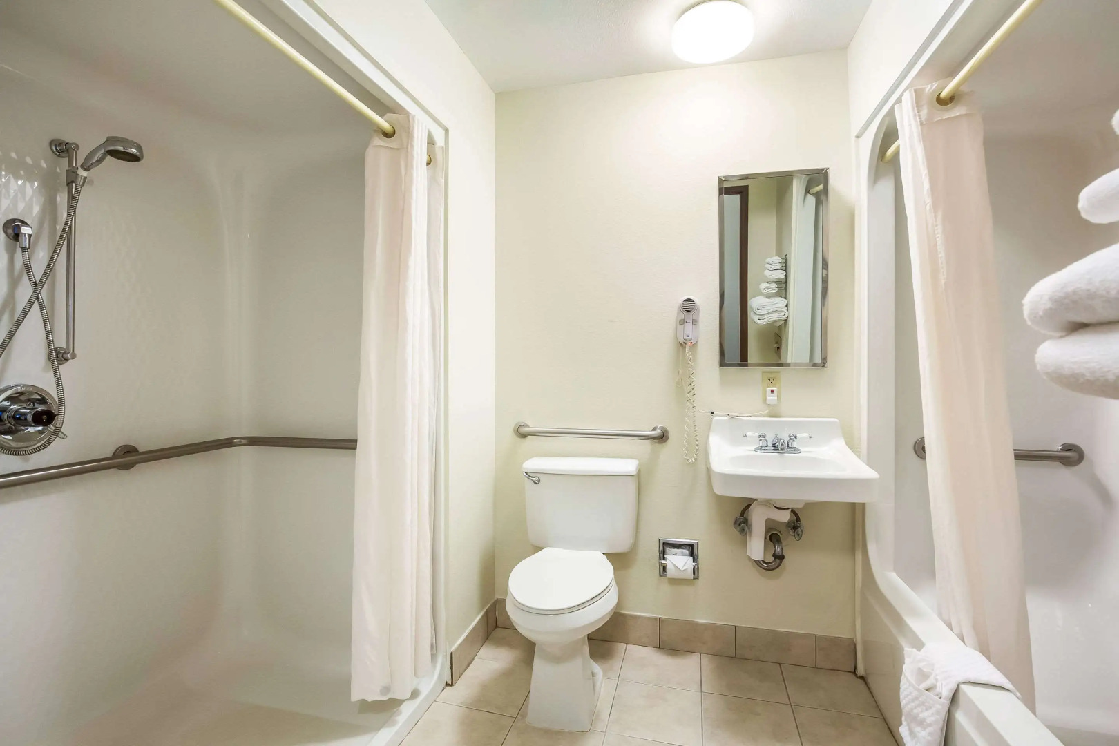 Econo Lodge Inn & Suites Fairview Heights - St. Louis