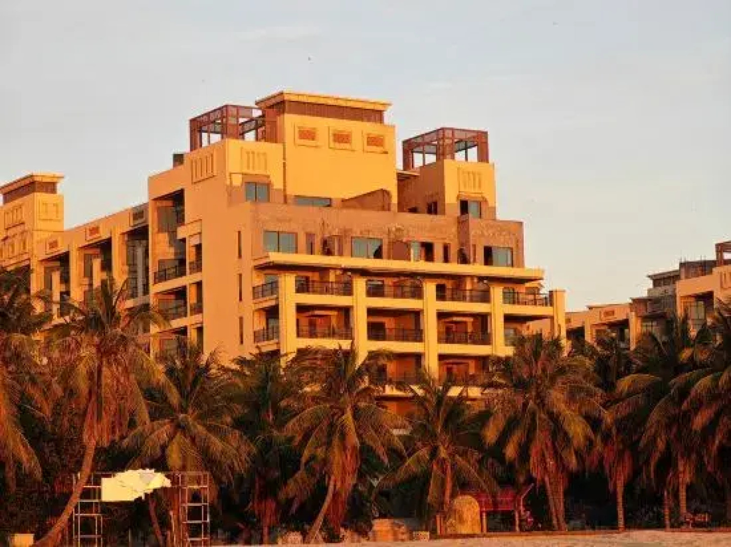 Qjia Ledong Xiangrui Seaview Business Hotel (Longmuwan Branch)