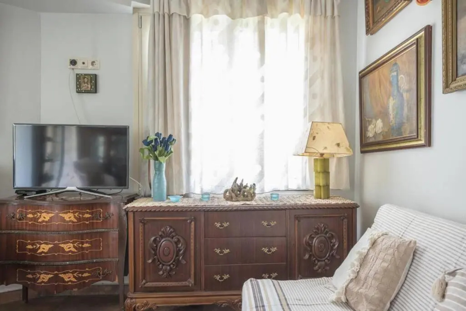 Seaside 2BR apartment in Varkiza 2mins walk from beach