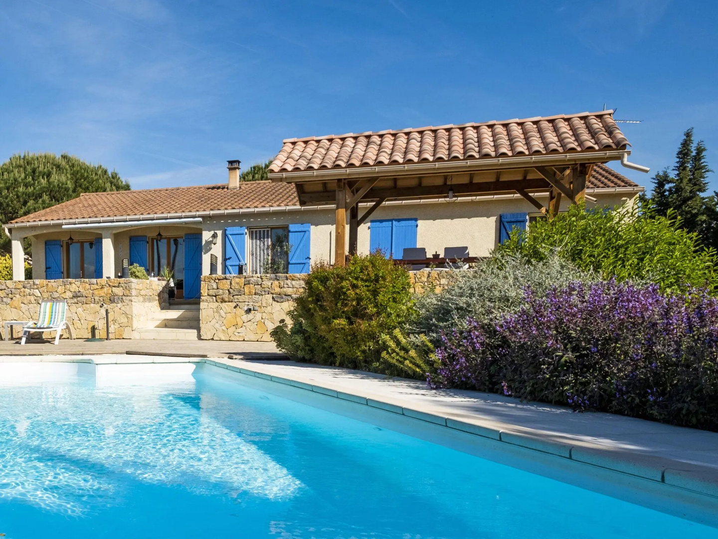 Luxury villa: with air conditioning heatable pool at the highest point of the village of Malviès