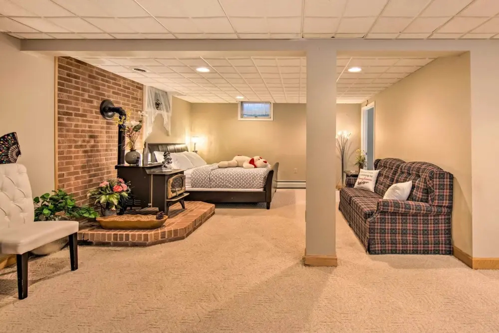 Spacious Palmyra Home w/ Fire Pit & Deck!