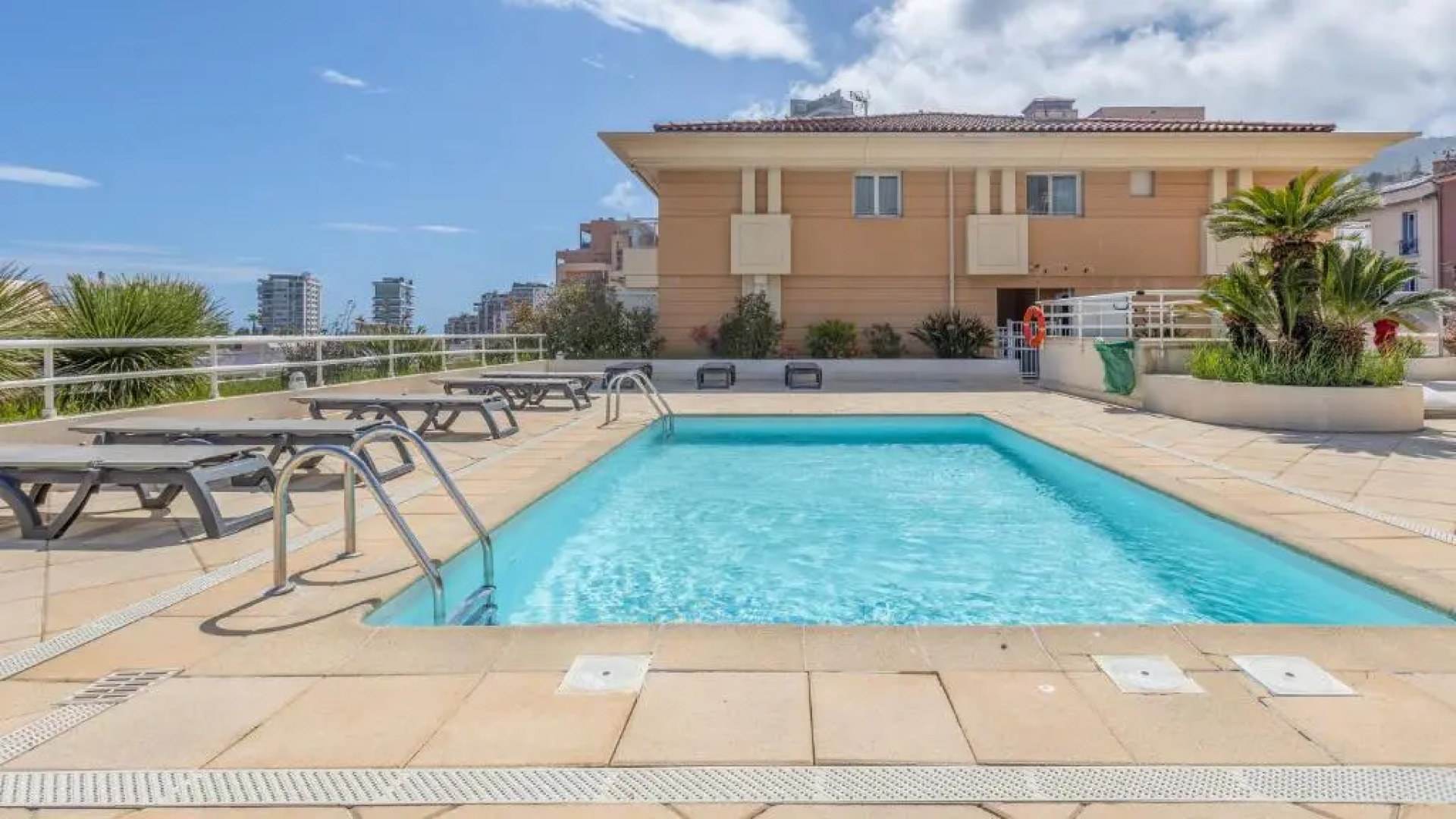 Palais Josephine Cosy studio with free parking