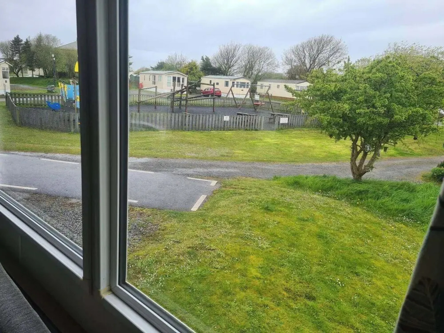 2 Bed Lodge - Sleeps 5 - Parking - Pets - Wifi