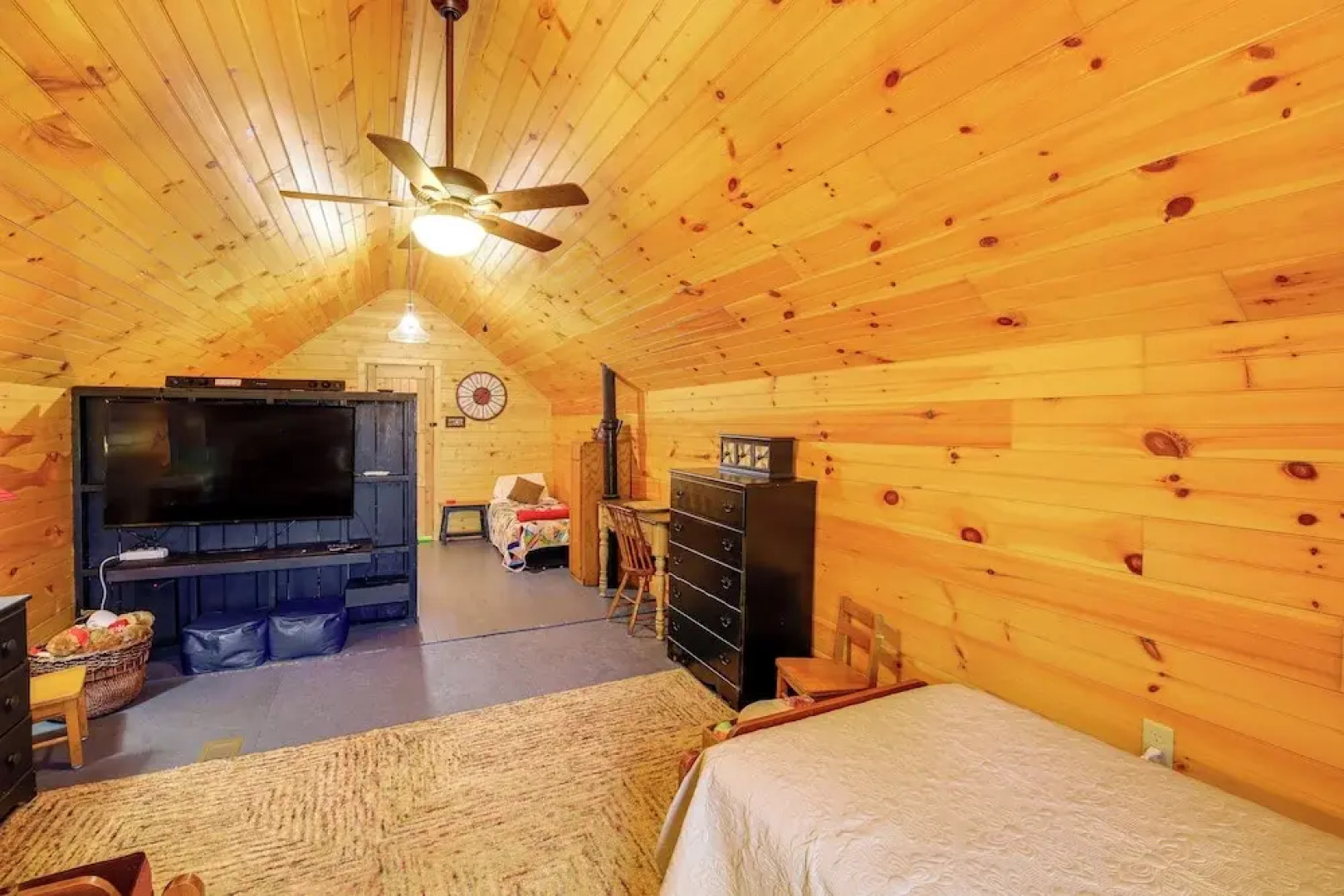 1 Mi to Dtwn: Bristol Cottage w/ Hot Tub & Grill!