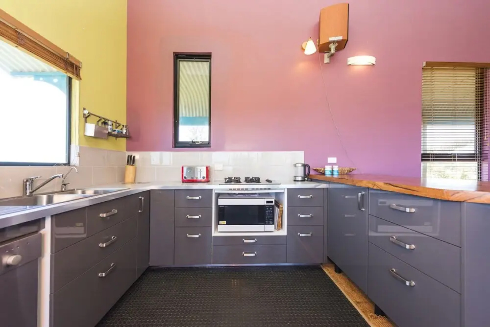 Wave House - Beach Front Lancelin