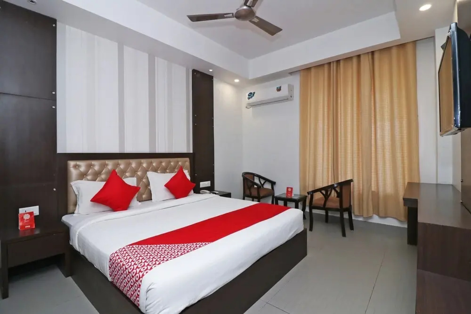 Capital O 18443 Hotel Nano