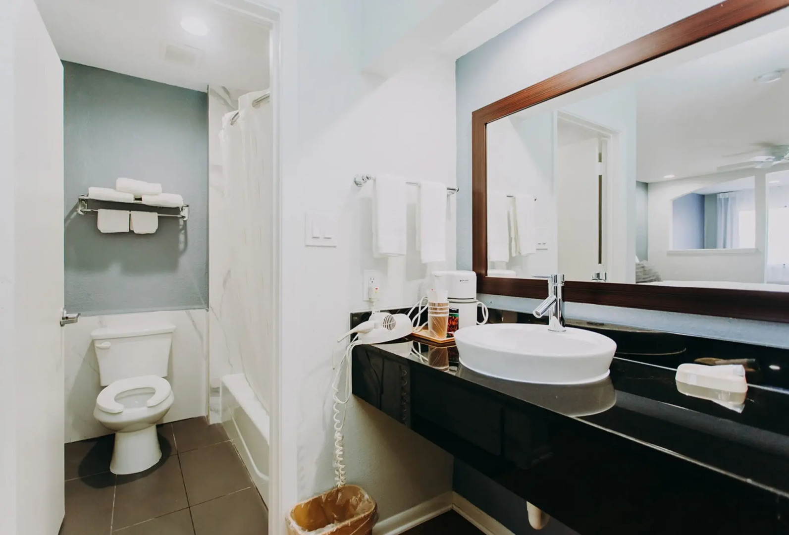 Scottish Inns and Suites - Near Kemah Boardwalk