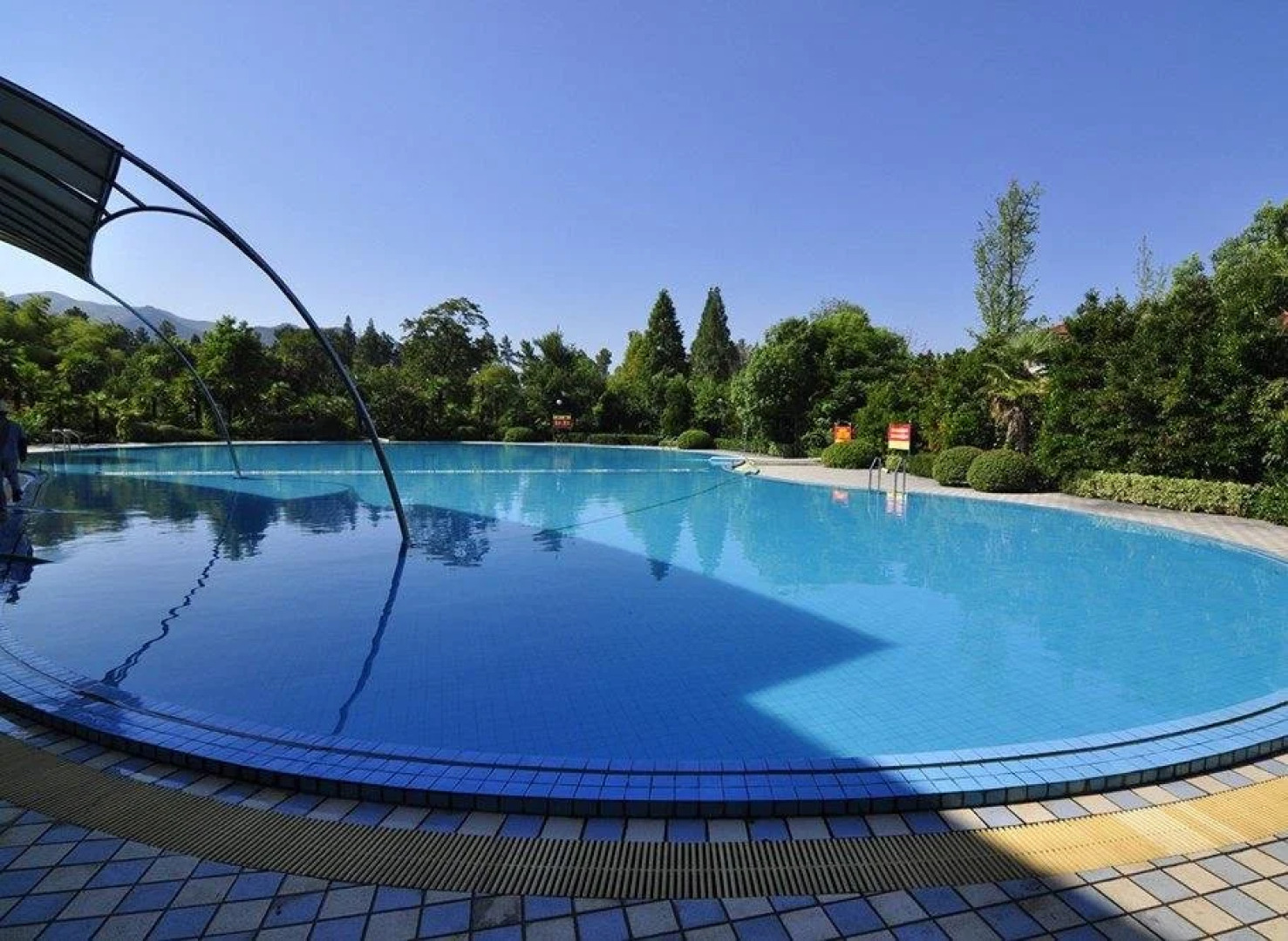 Sunny Holiday Resort