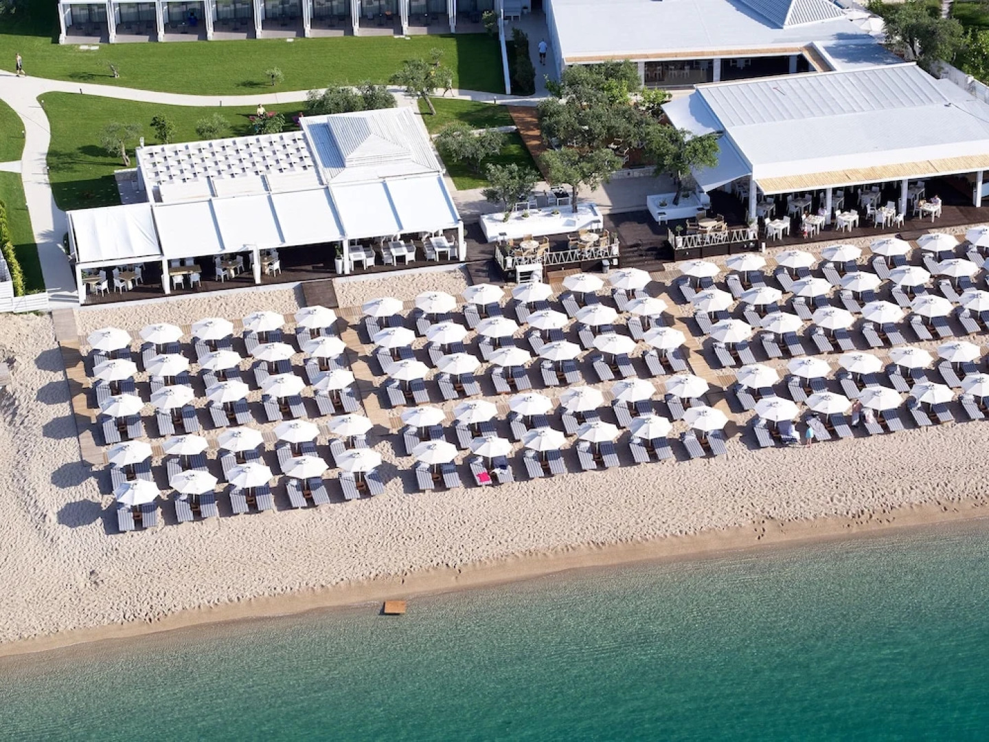 Lichnos Beach Hotel & Suites