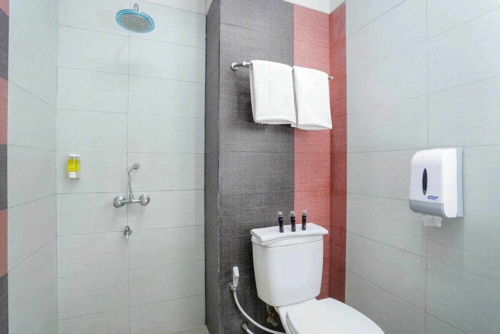 RedDoorz Plus near Farmhouse Lembang
