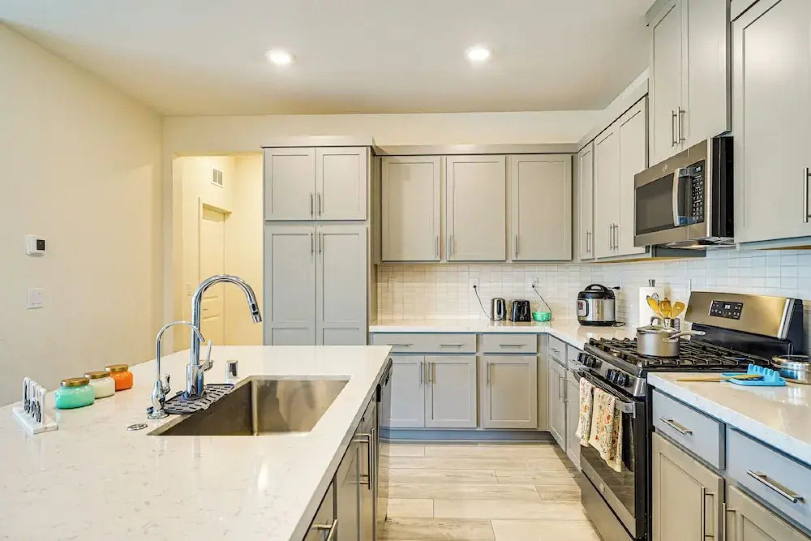 8 Mi to Lincoln Park: Family-friendly Tracy Home