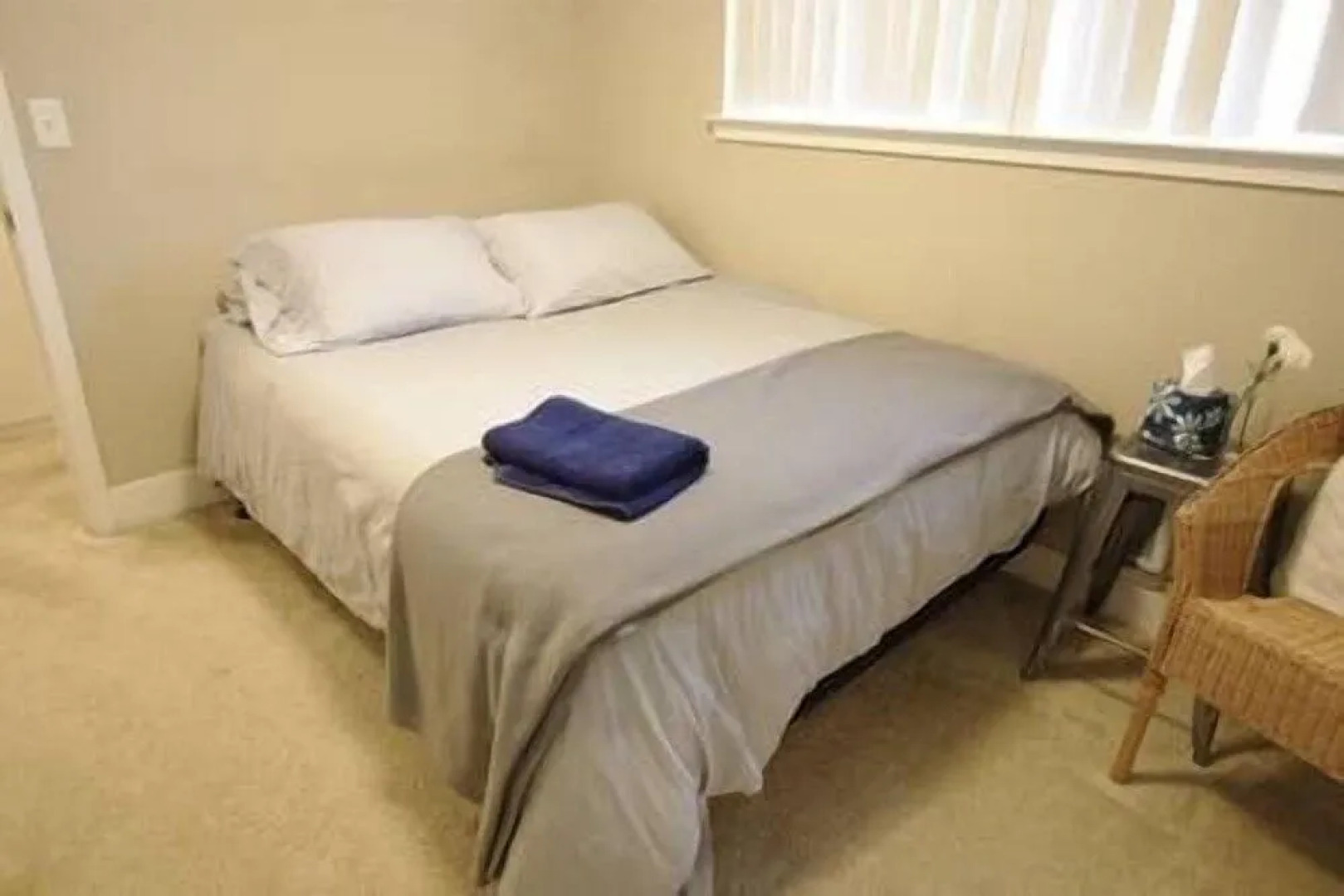 Furnished Washer & Dryer Near HWY 101