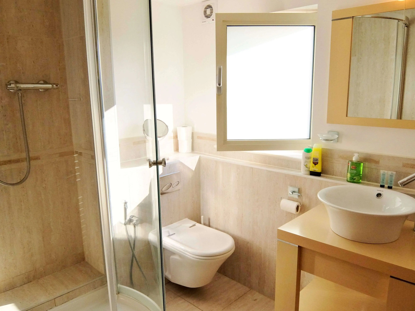 Hampton Court Palace View by Vantage Apartments