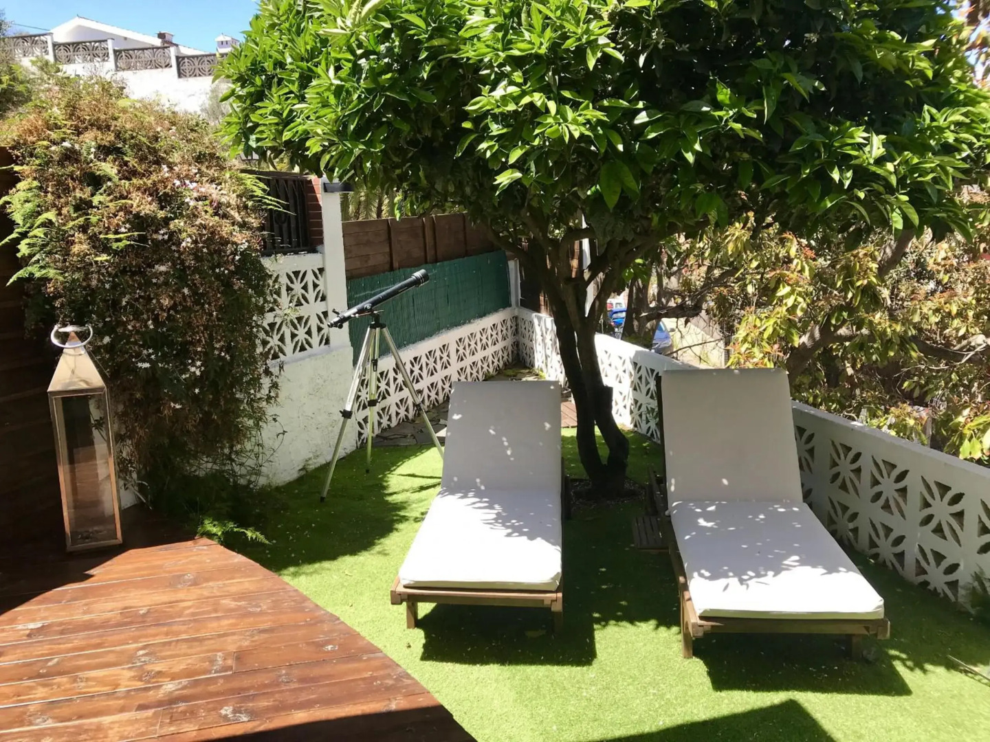 Flatguest Glass House