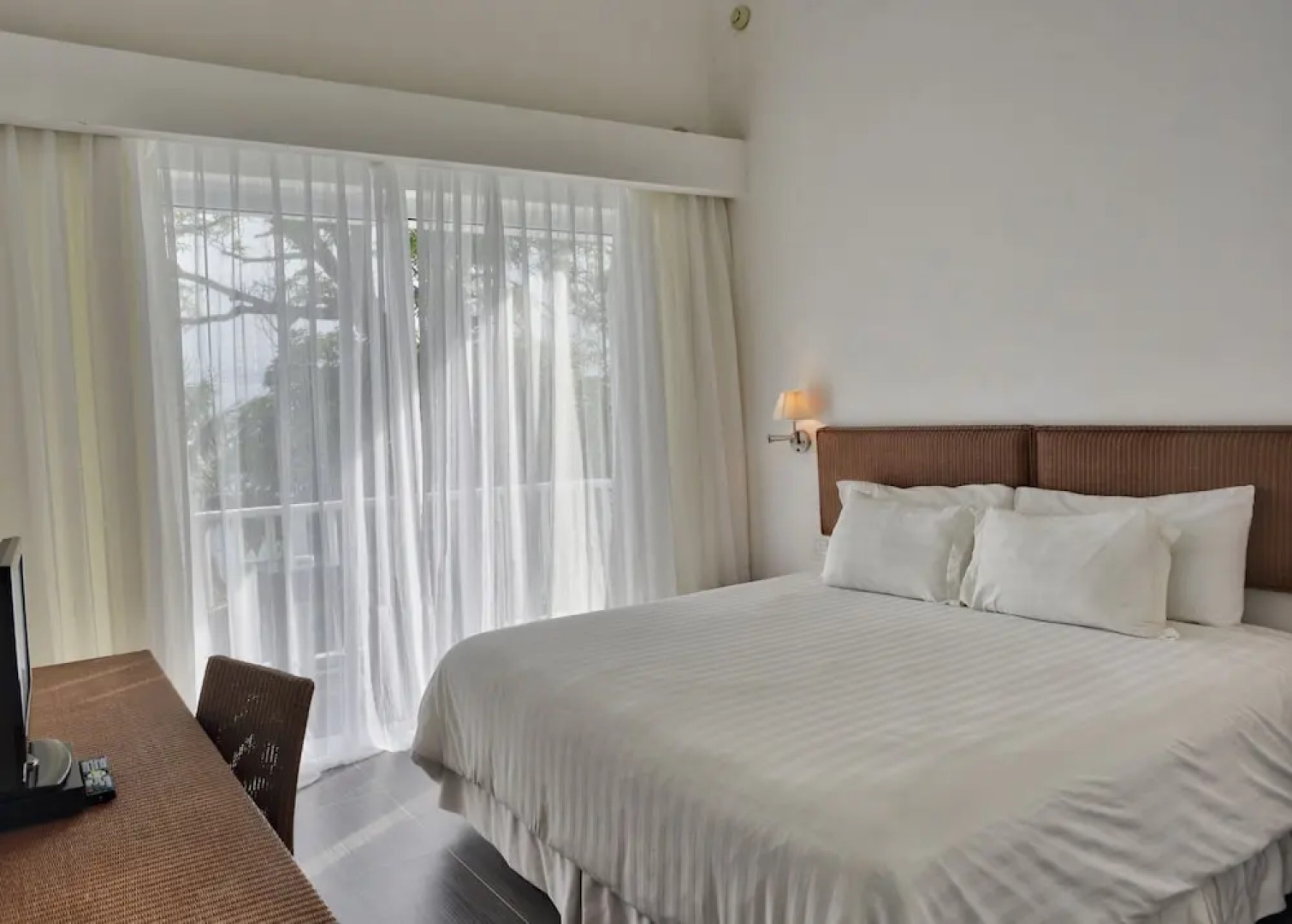 Bluebay Vacation Rentals At Vista Mare