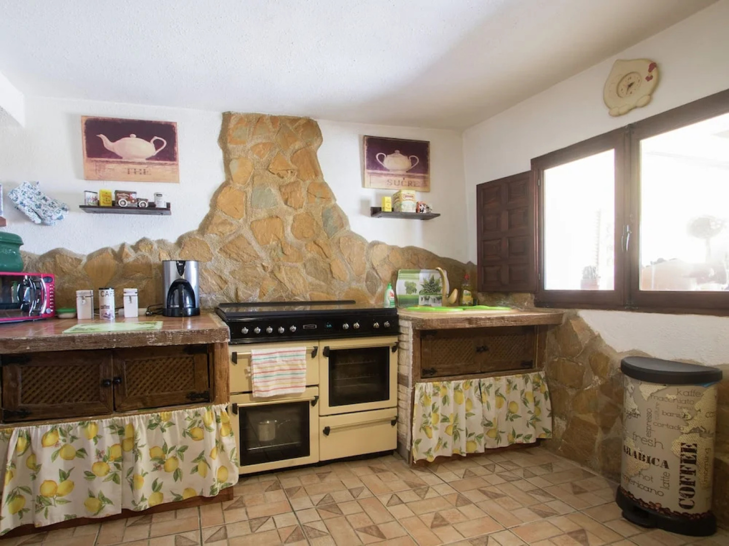 Country Estate With Private Pool Surrounded by Vineyards and Almond Plantations