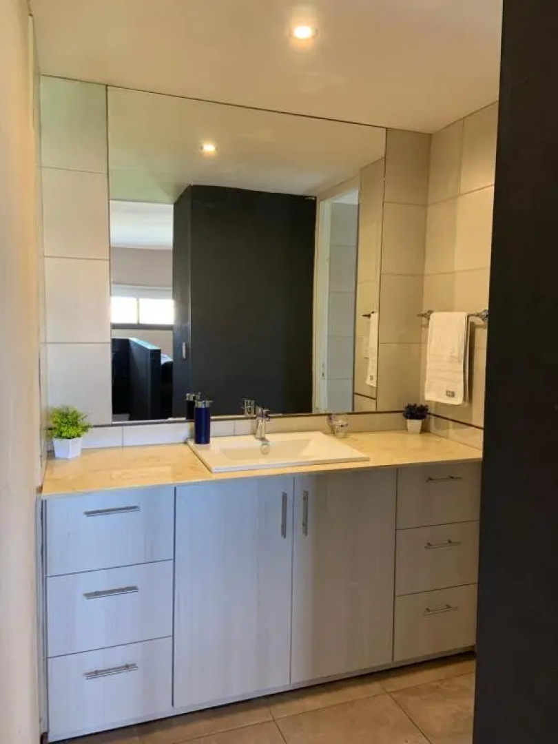 Departamento moderno y con excepcional vista a la montaña