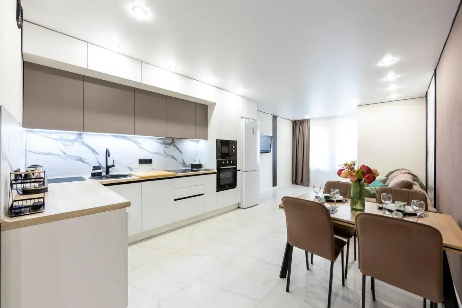 Апартаменты на улице Сергея Джанбровского 4к1