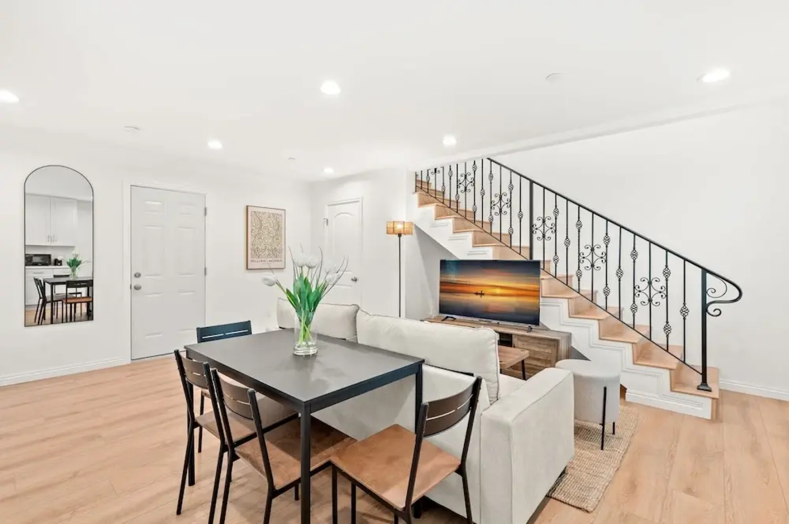 Cozy Modern Stay in Alhambra 30plus Days Welcome