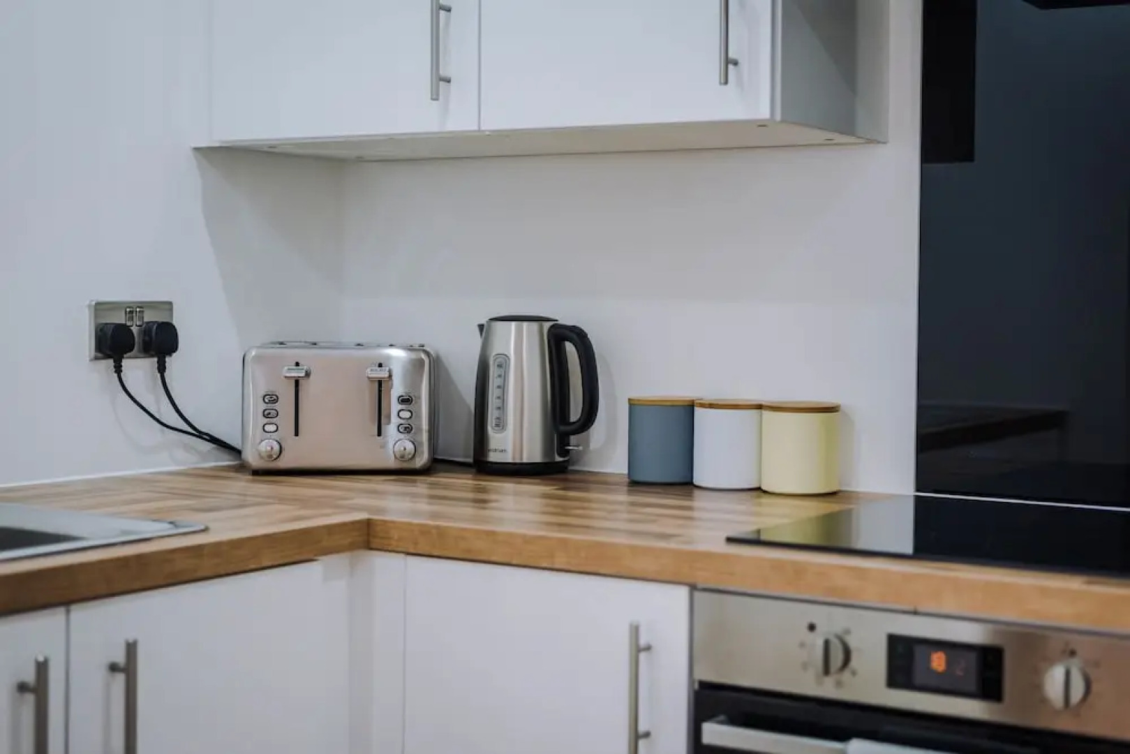 Contemporary 1 Bed Apartment Media City