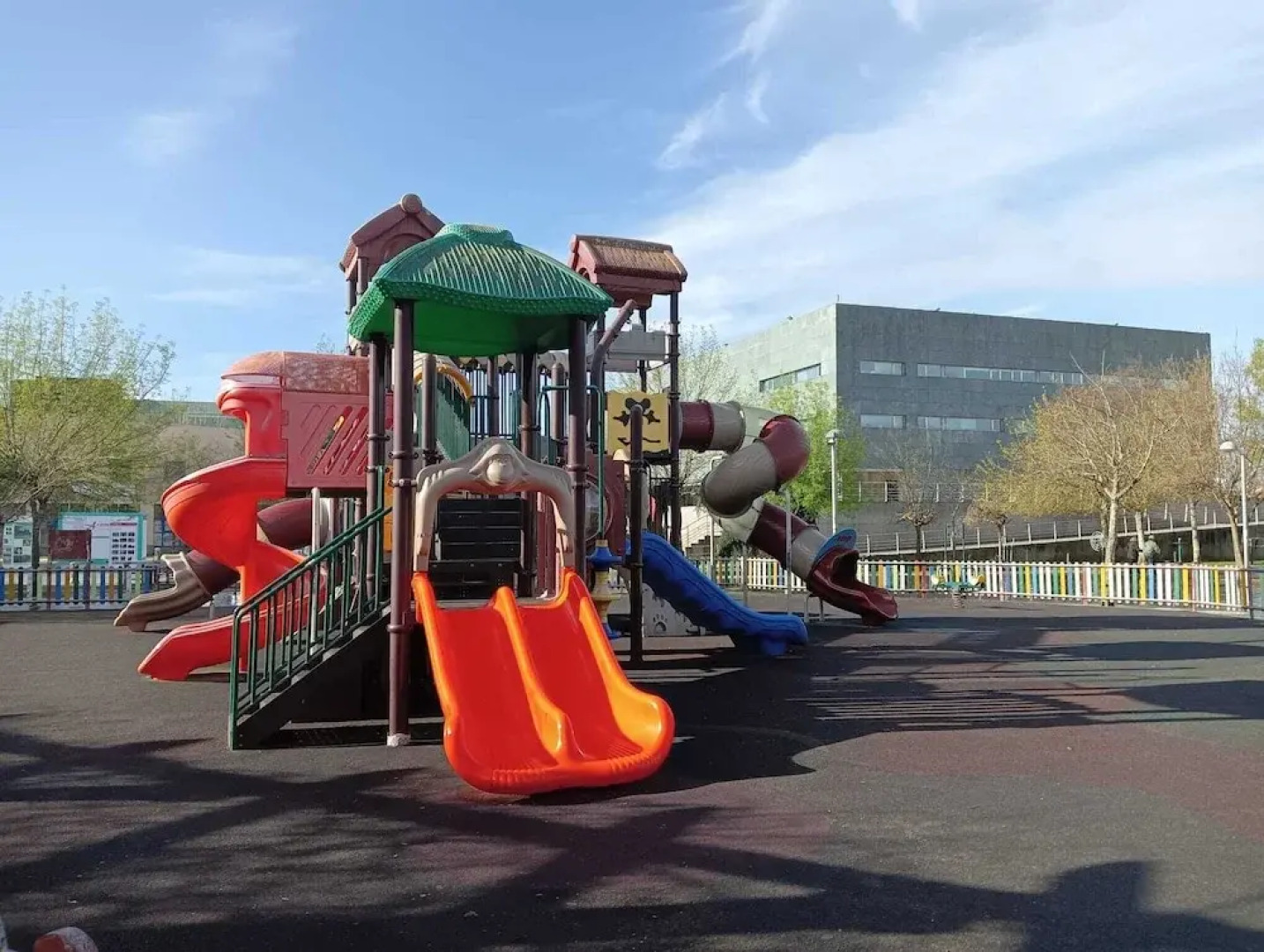 Piso con Piscina y Jardin Cerca de la Playa