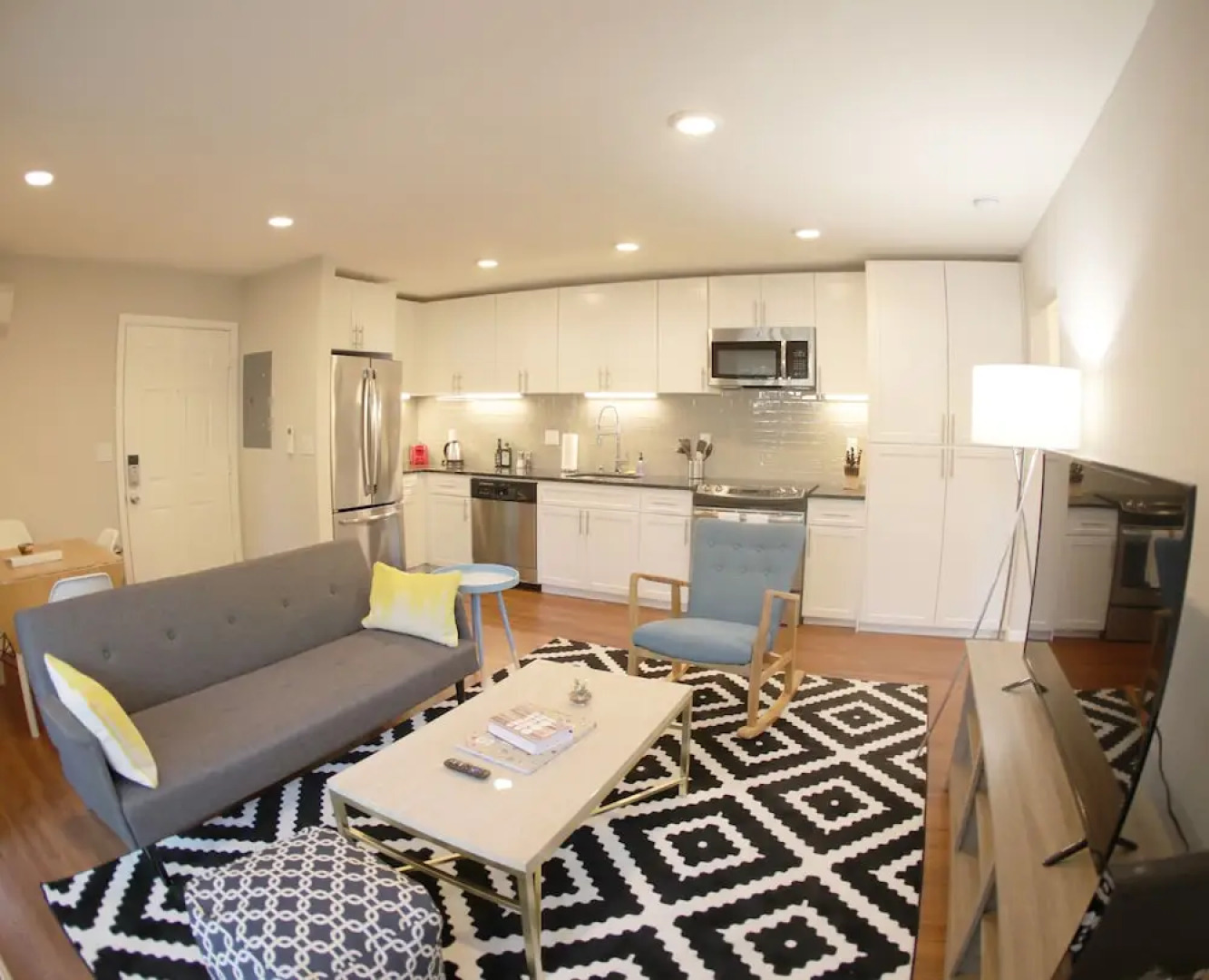 Kasa Mountain View Apartments