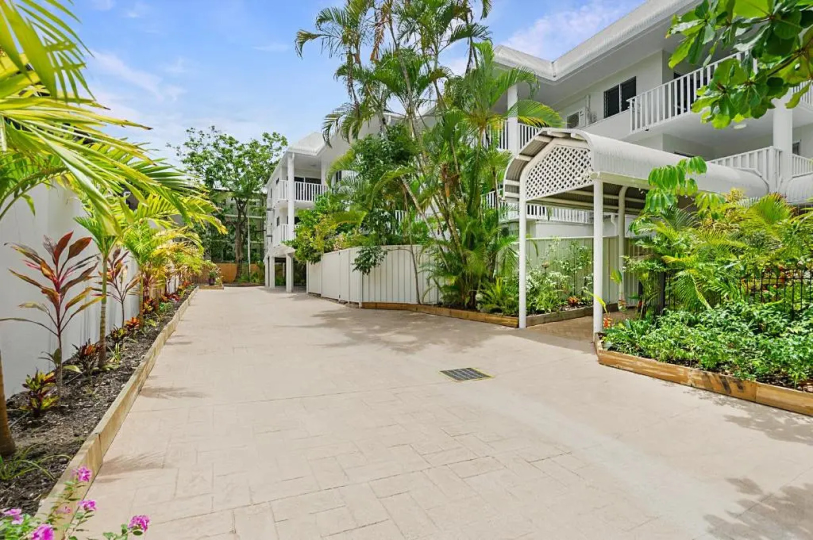 Port Douglas Outrigger Holiday Apartments