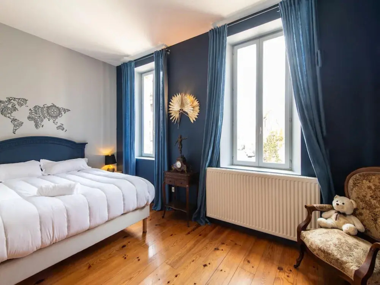 Mansion With Swimming Pool