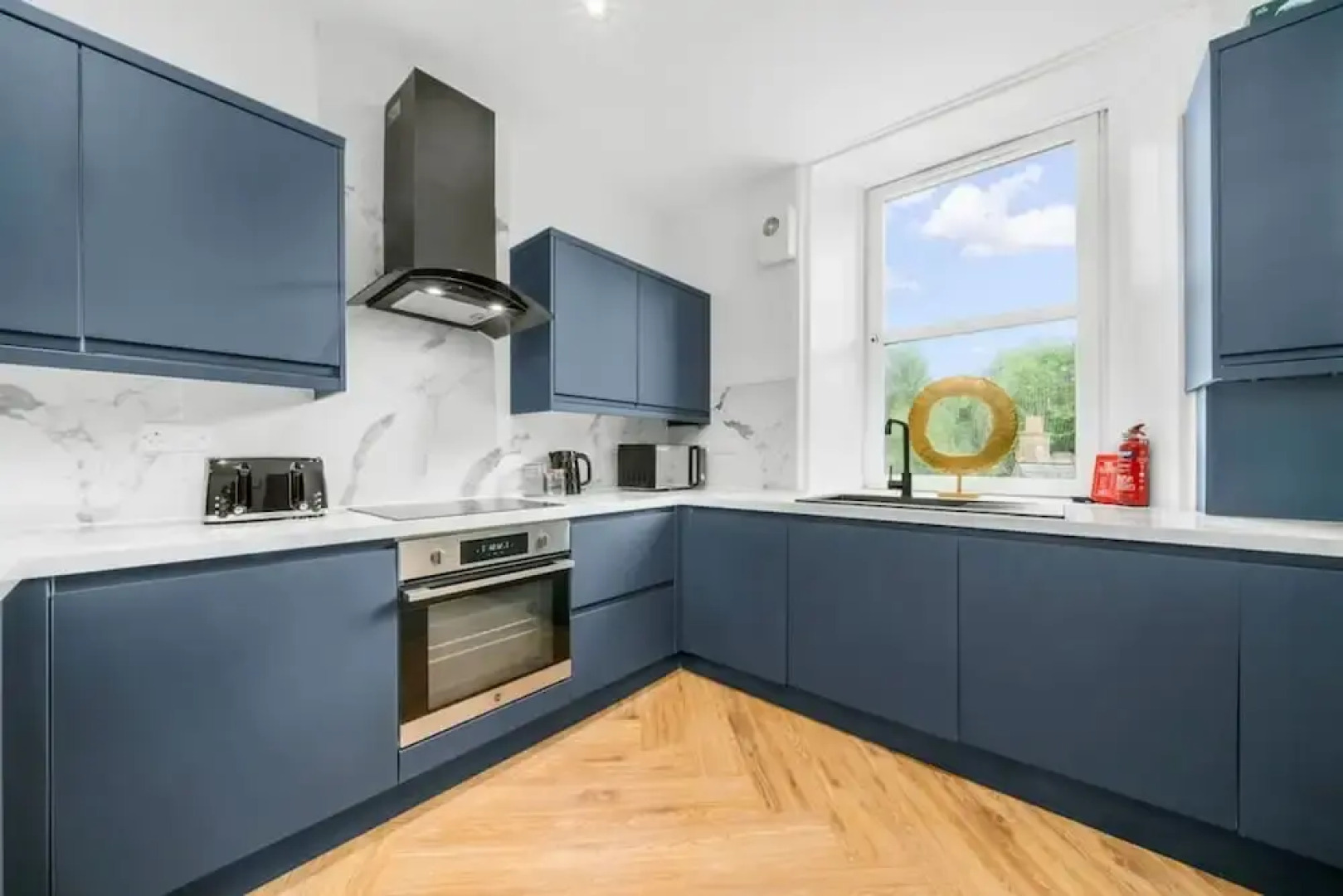 Stylish 4 Bed-town Centre