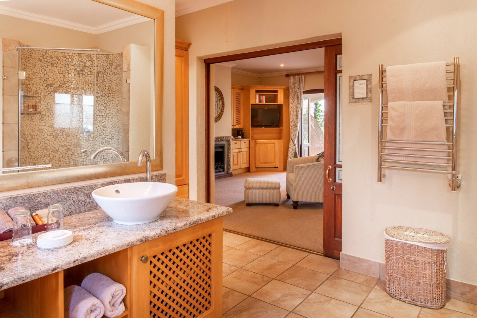 Oliver's Restaurant & Lodge