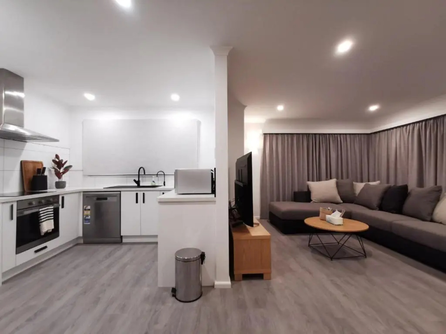 Hello Seaview! 4 BRs House in Central Location!