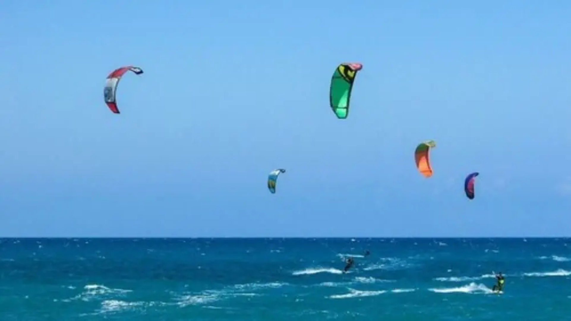Funky Fish Beach & Surf Resort - Hostel