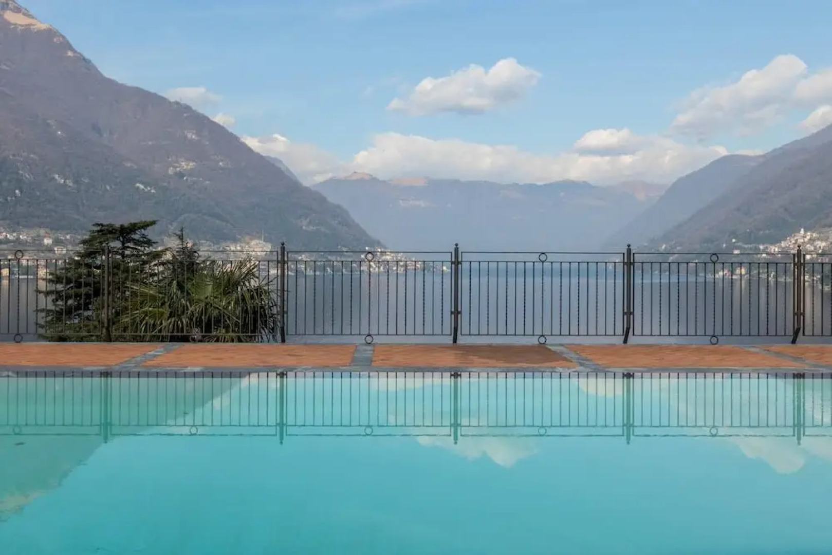 JOIVY Como Pool & Lake