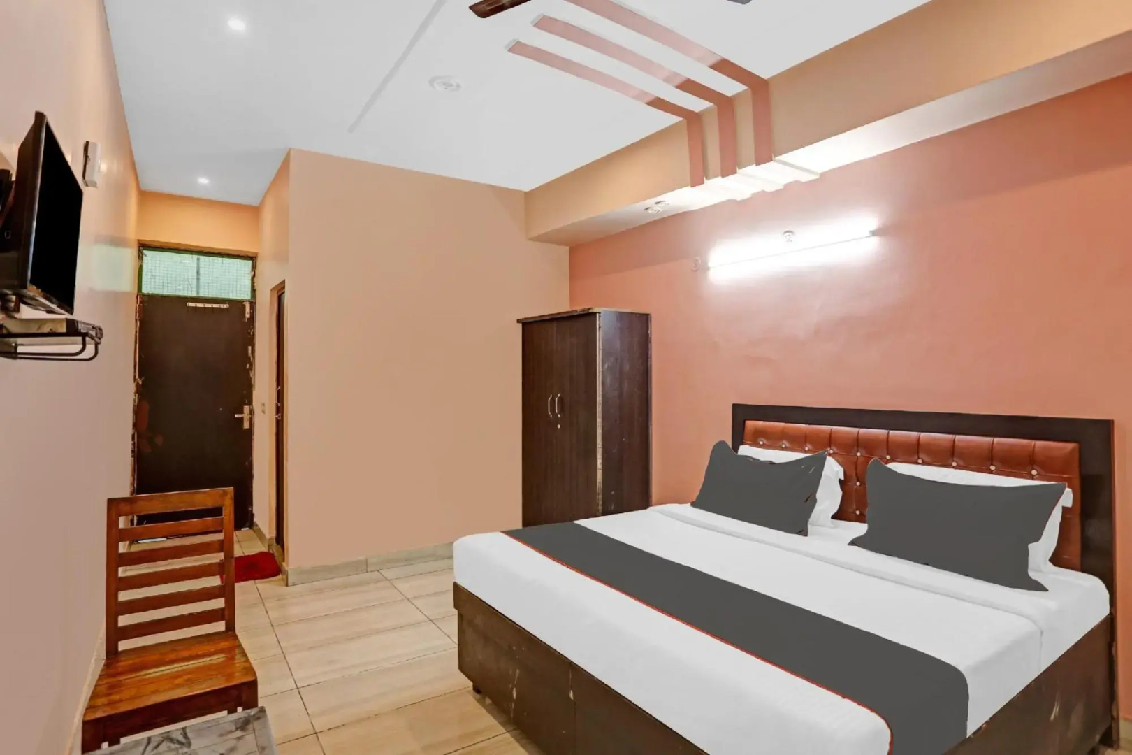 Capital O 85980 Hotel Royal Green Inn