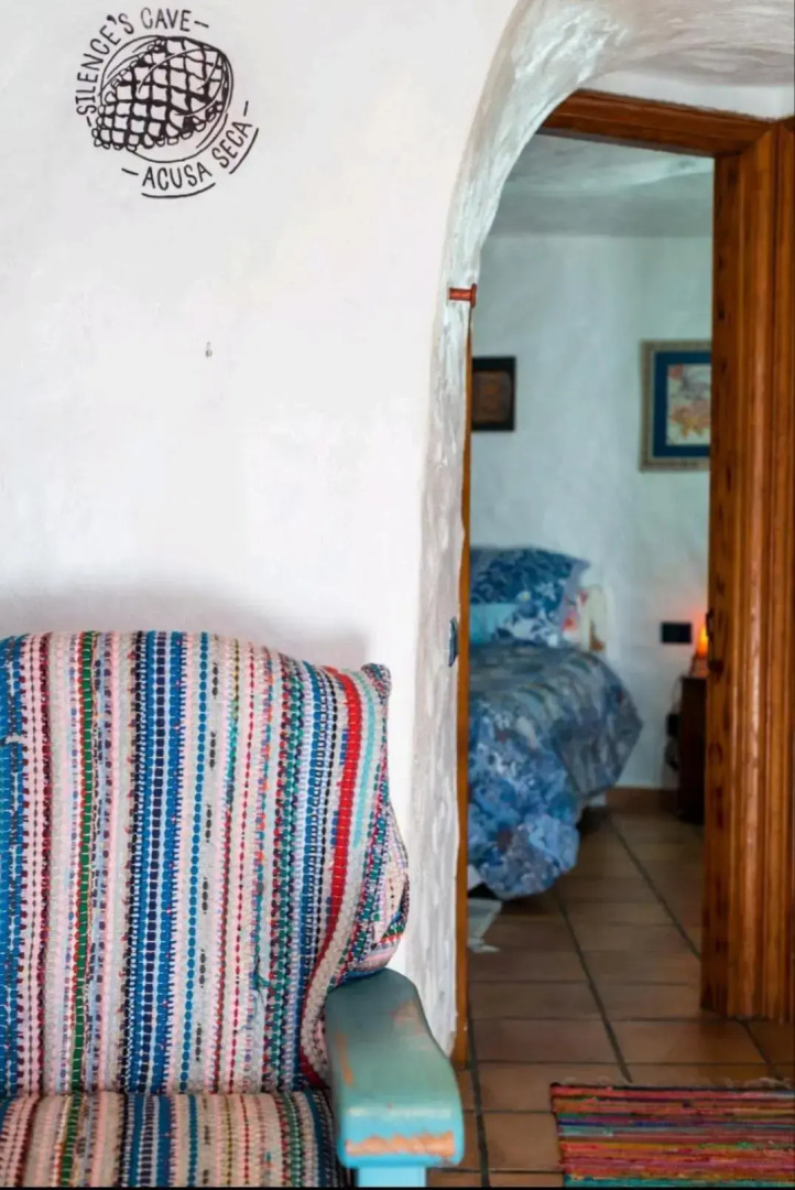 Silence's Cave Rural House