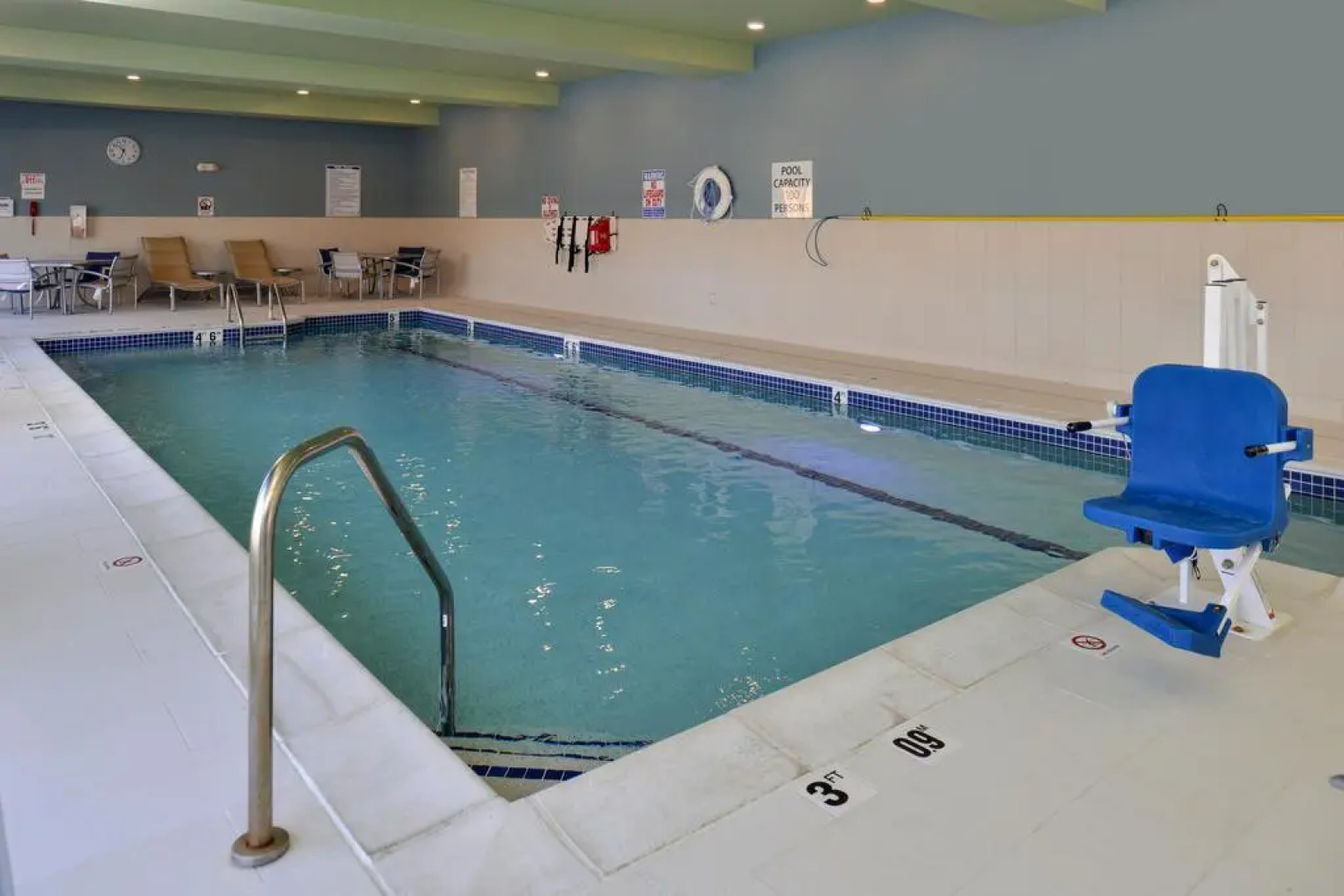 Holiday Inn Express & Suites Farmington Hills - Detroit by IHG