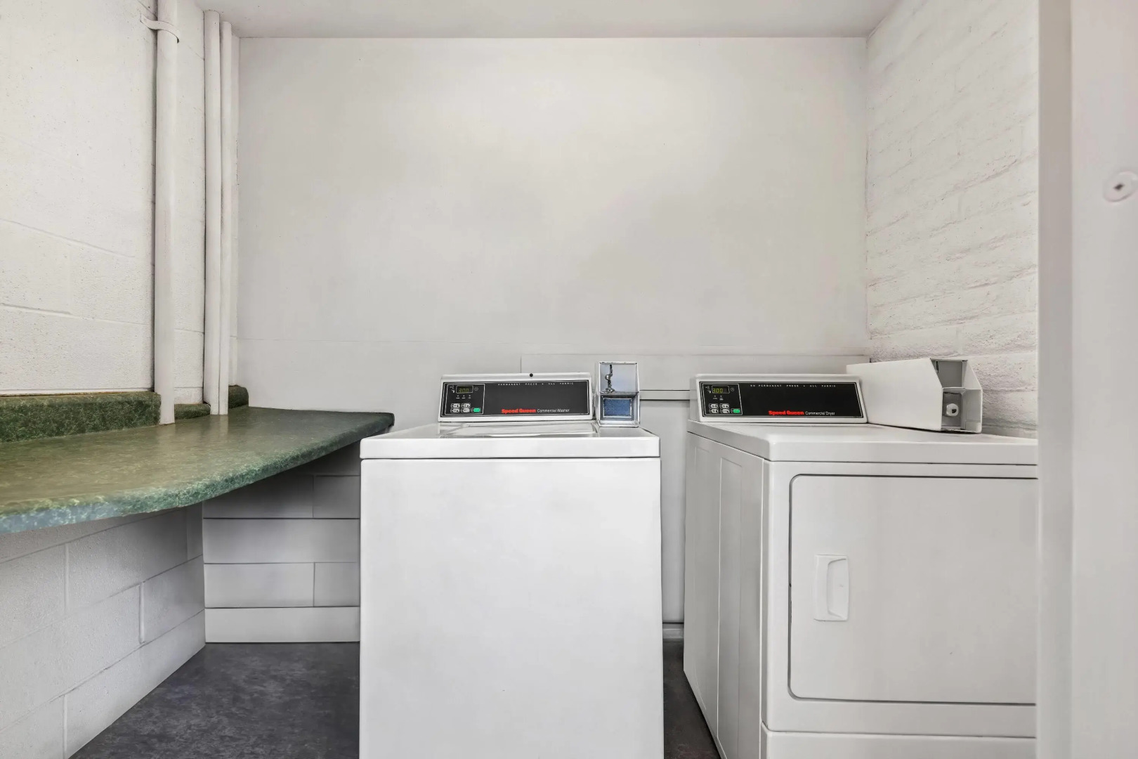 Days Inn by Wyndham Birmingham/West