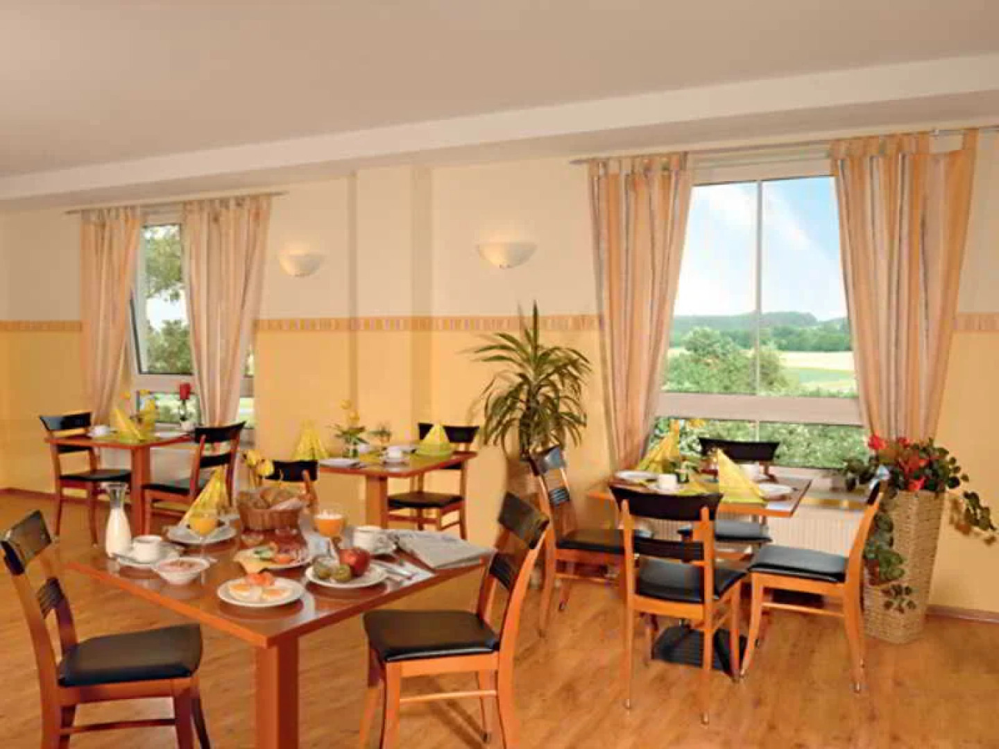 Center Hotel Drive Inn