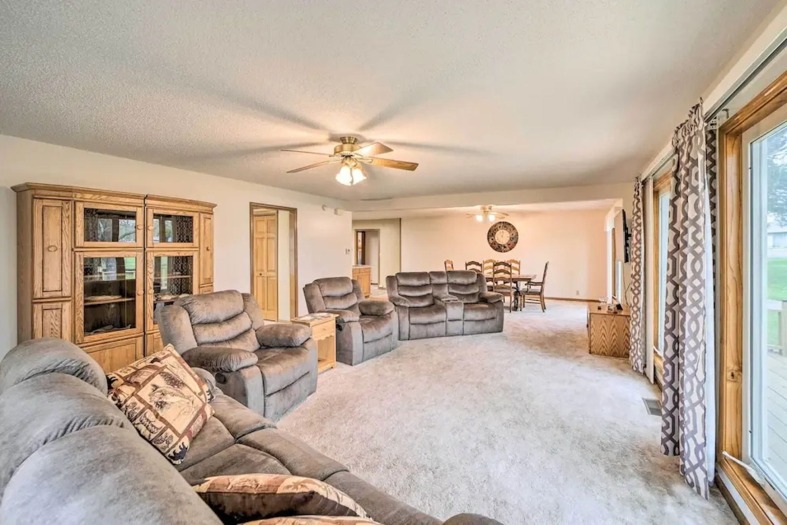 Kayaks & Boat Dock: Waterfront Home in Grove