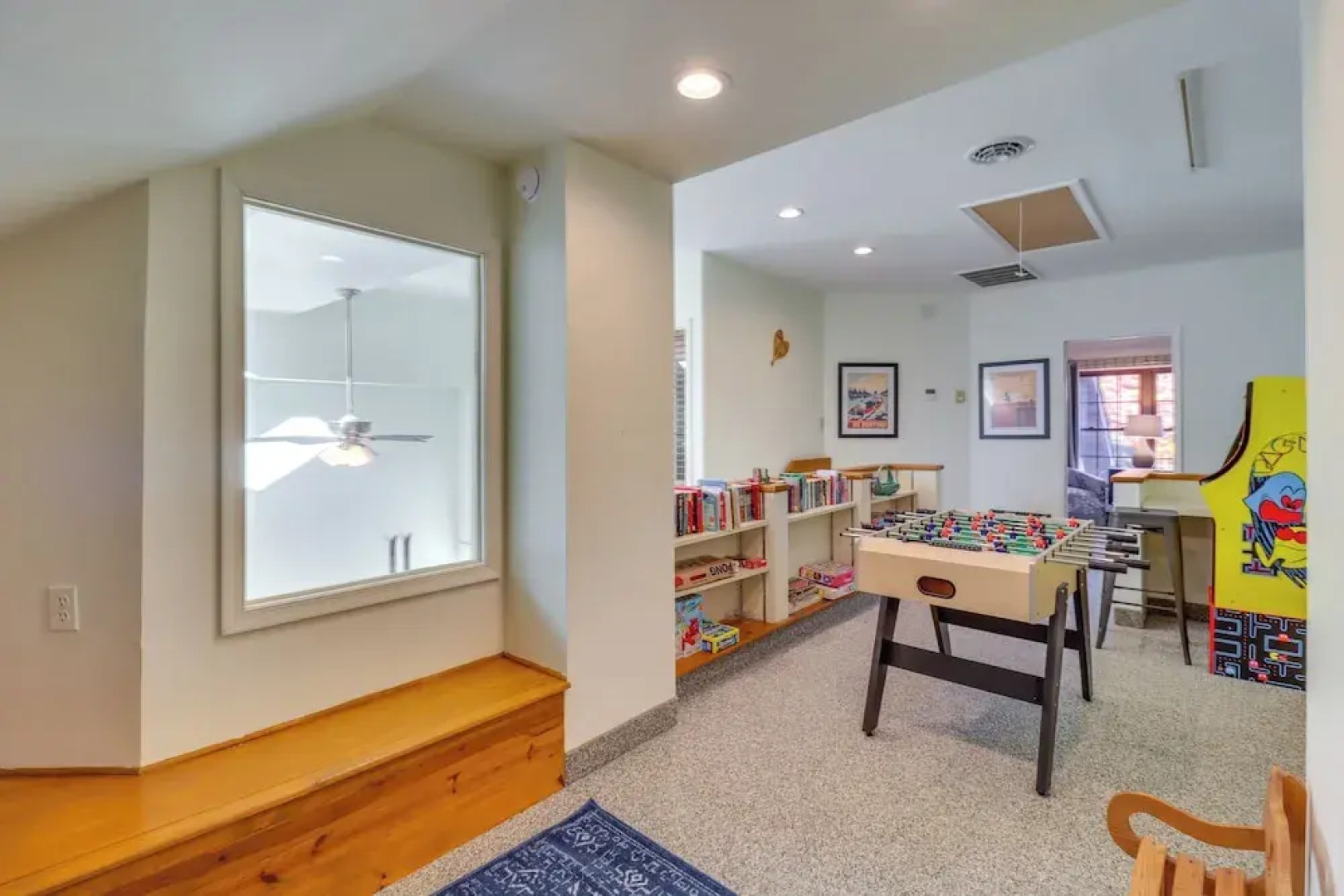 Game Room & Bbq: Waterfront Lake Harmony Condo!