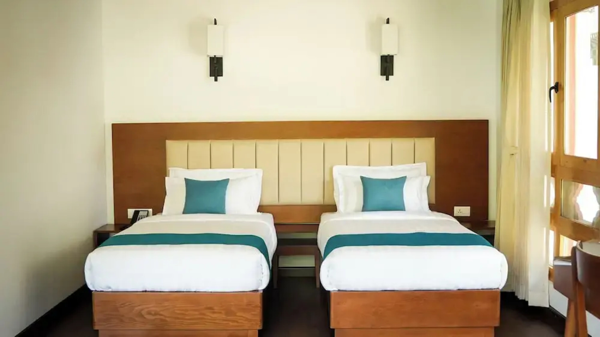The 33rd Executive Suites