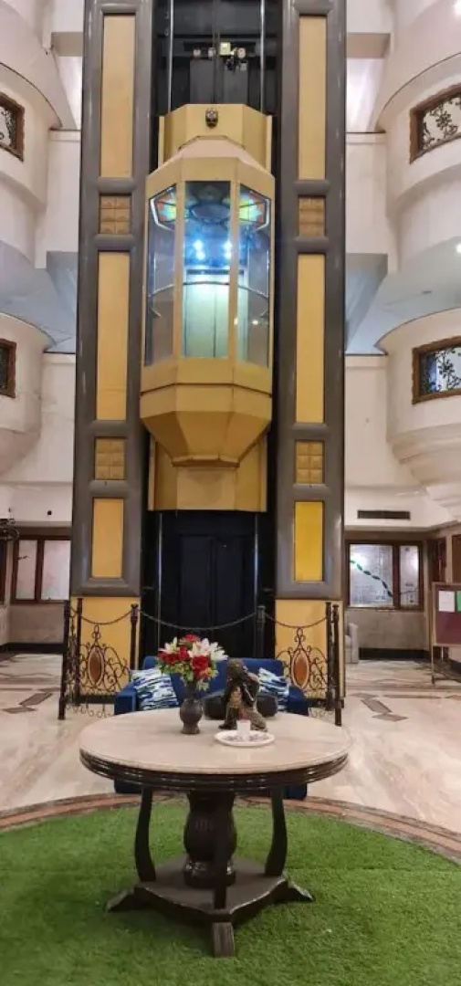 OYO Townhouse 651 Hotel Taksonz